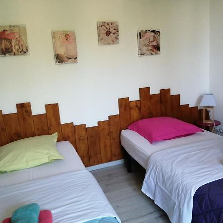 Les Dauphins Apartamento Saint-Romain-de-Jalionas Exterior foto