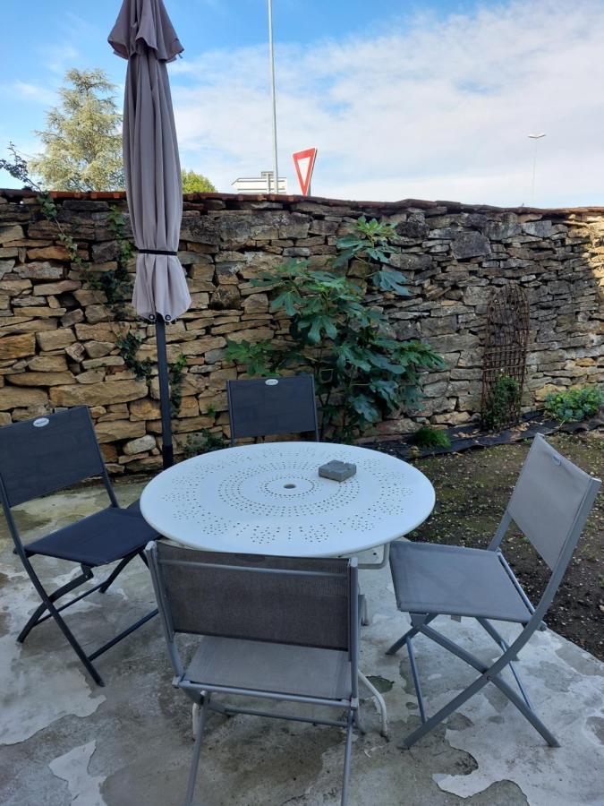 Les Dauphins Apartamento Saint-Romain-de-Jalionas Exterior foto