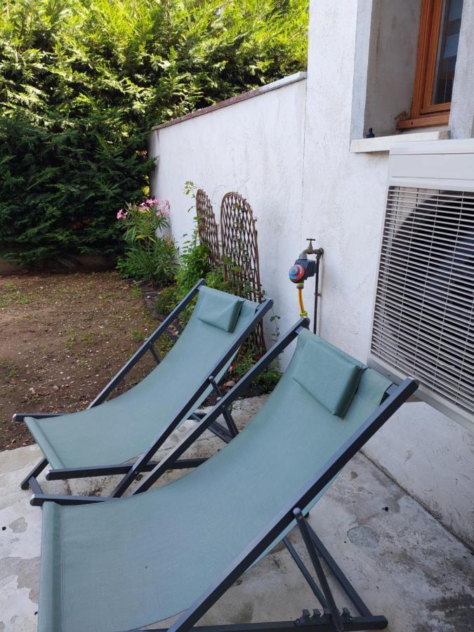 Les Dauphins Apartamento Saint-Romain-de-Jalionas Exterior foto