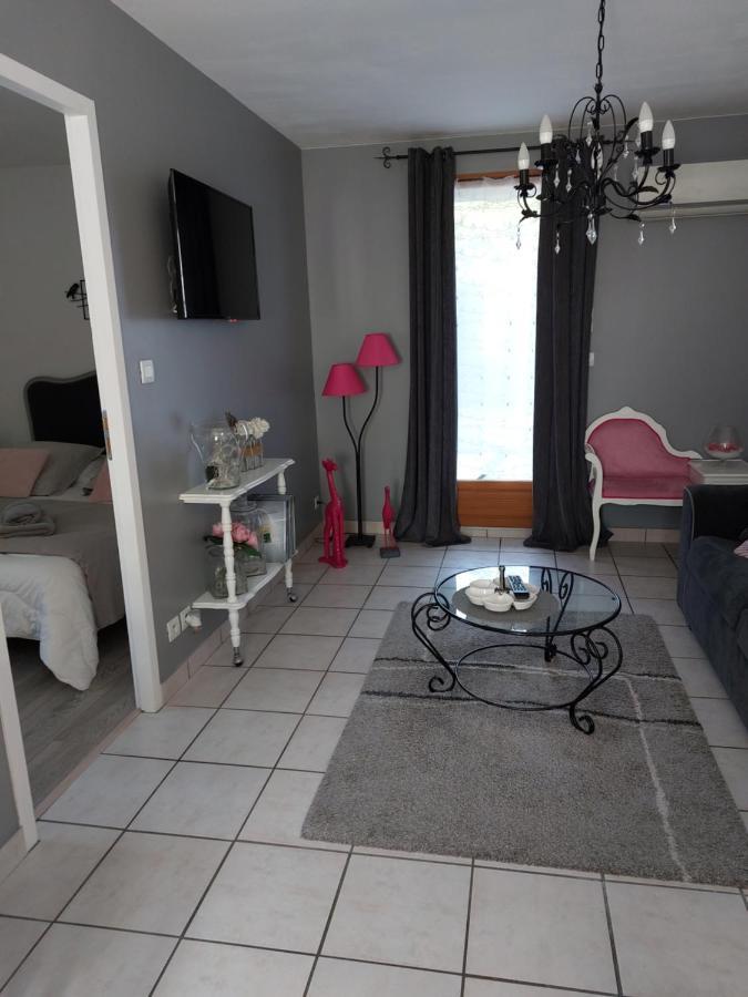 Les Dauphins Apartamento Saint-Romain-de-Jalionas Exterior foto