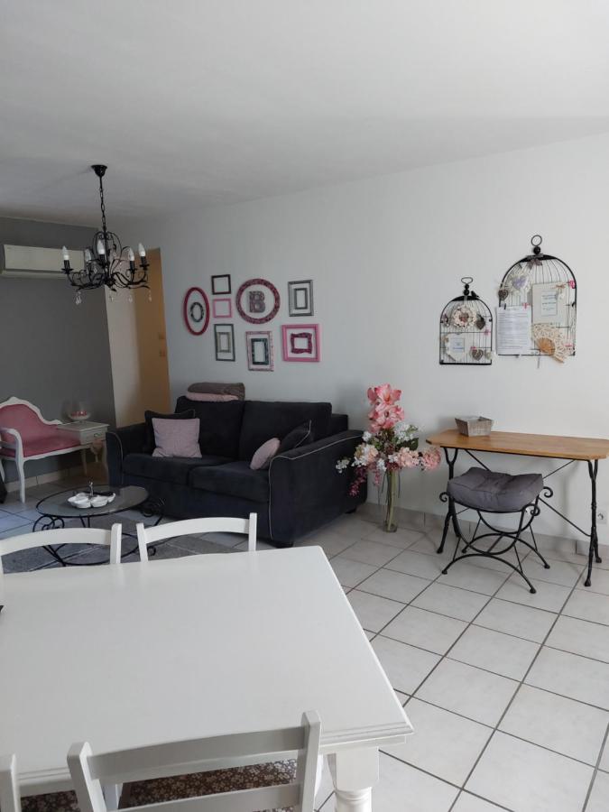 Les Dauphins Apartamento Saint-Romain-de-Jalionas Exterior foto