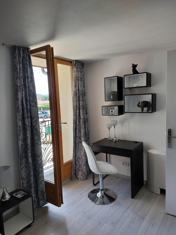 Les Dauphins Apartamento Saint-Romain-de-Jalionas Exterior foto