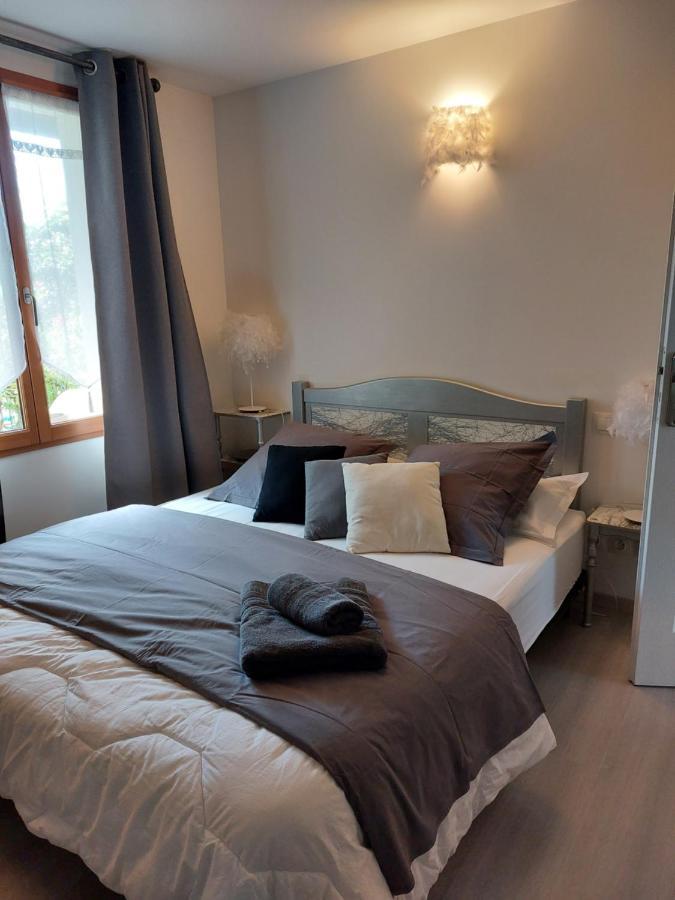 Les Dauphins Apartamento Saint-Romain-de-Jalionas Exterior foto