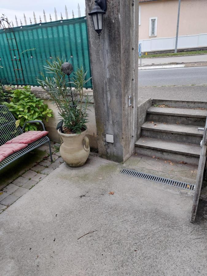 Les Dauphins Apartamento Saint-Romain-de-Jalionas Exterior foto