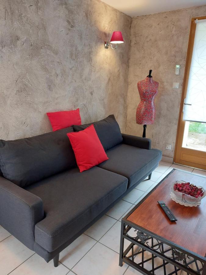 Les Dauphins Apartamento Saint-Romain-de-Jalionas Exterior foto