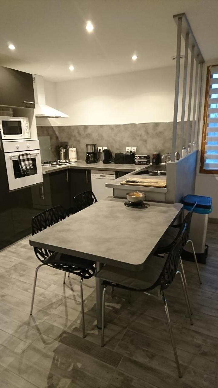 Les Dauphins Apartamento Saint-Romain-de-Jalionas Exterior foto